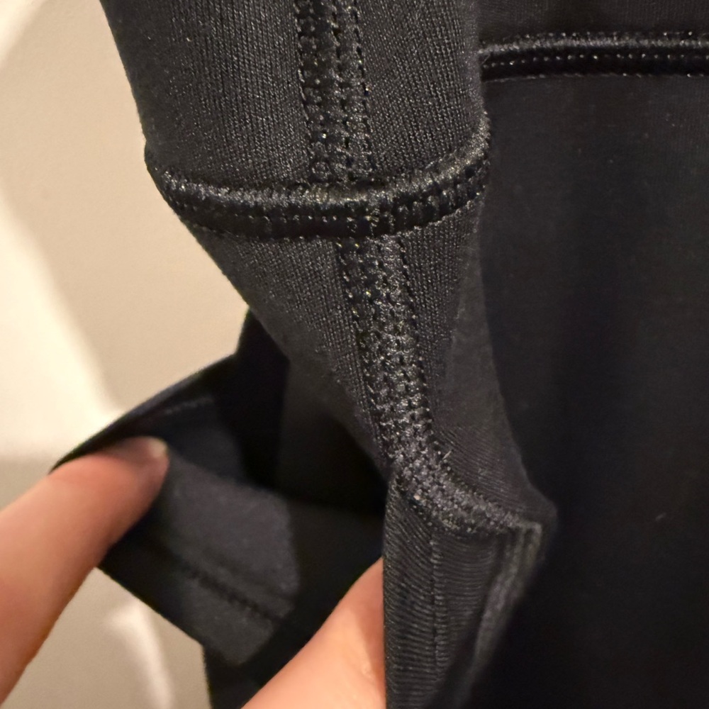 🤎Victoria's Secret Black Leggings - Picture 2 of 5